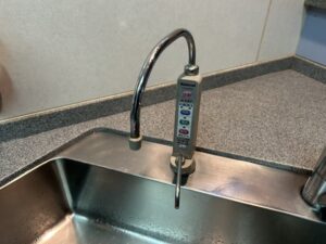 兵庫キッチン取付け隊　アルカリイオン整水器の工事　施工前